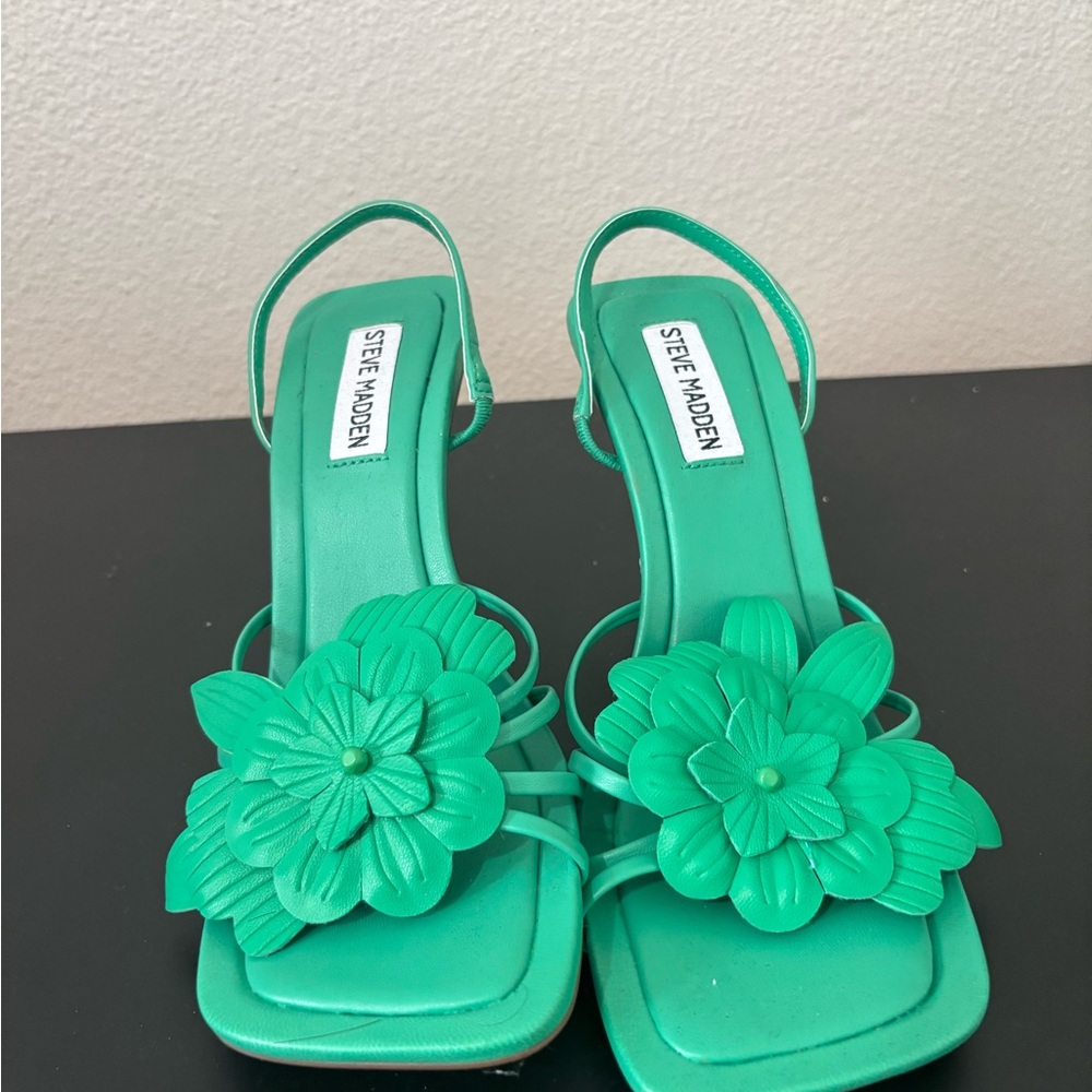 NWOB Steve Madden Green Floral Heels